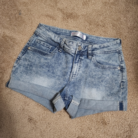 Cuffed Demin Shorts - Picture 1 of 4